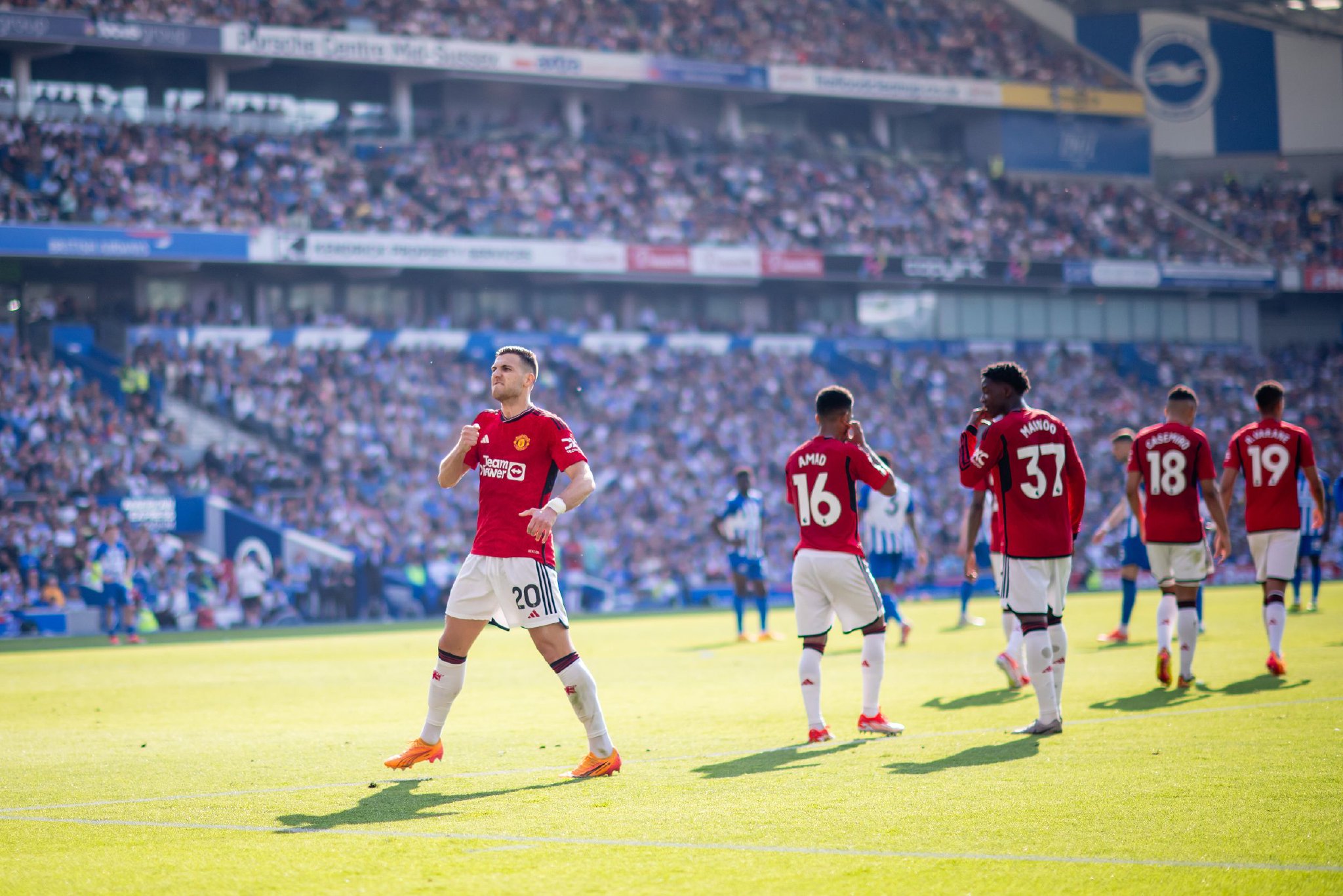 场攻势如潮 场攻势如潮